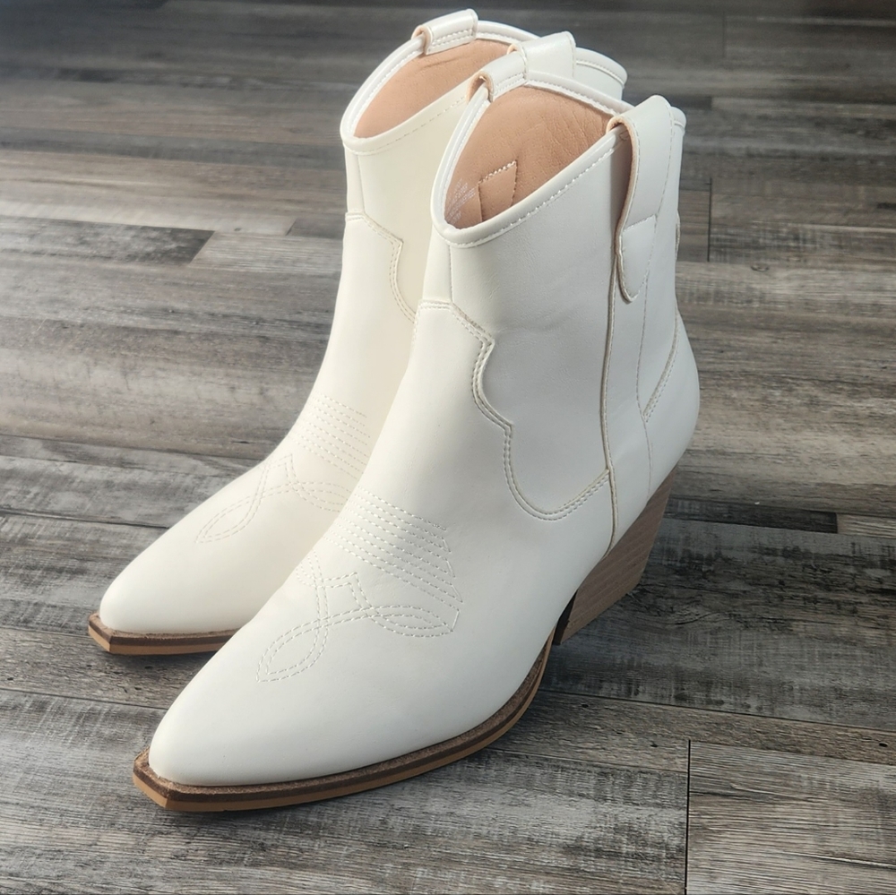 White Leather Western Ankle Booties Size 7